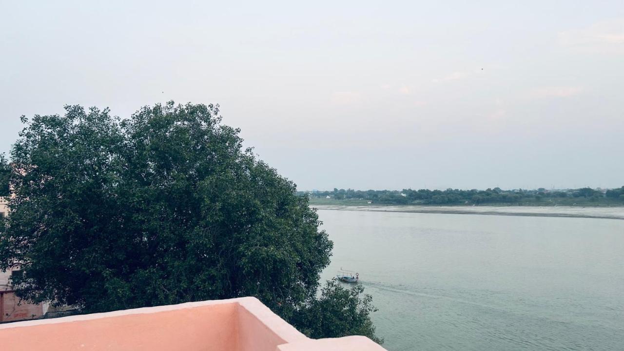 Tandon Lodge On The Ganga Ghat Homestay Varanasi Exterior photo