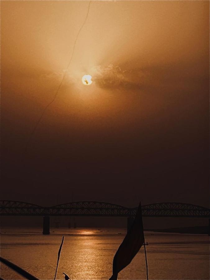 Tandon Lodge On The Ganga Ghat Homestay Varanasi Exterior photo