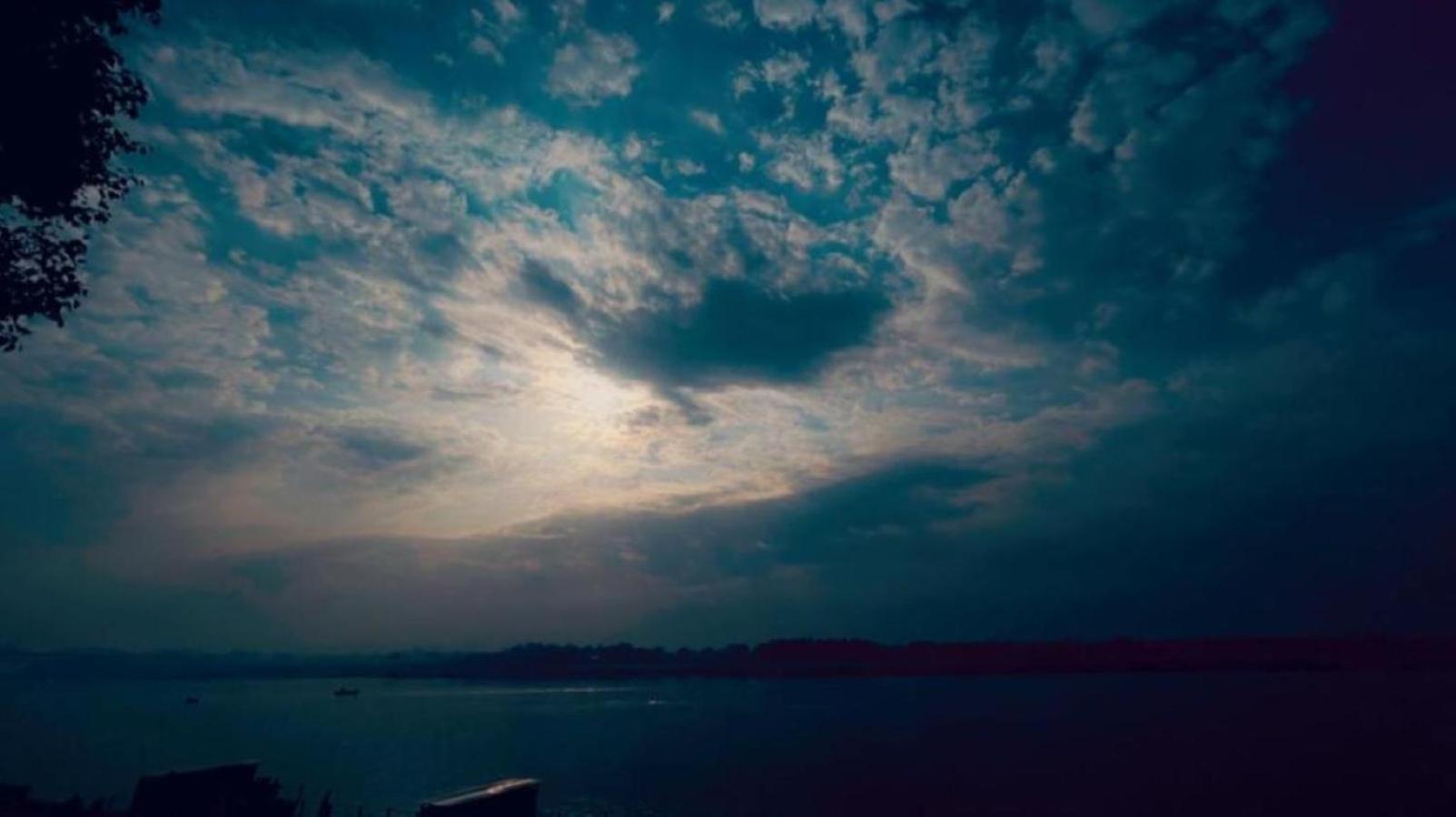 Tandon Lodge On The Ganga Ghat Homestay Varanasi Exterior photo