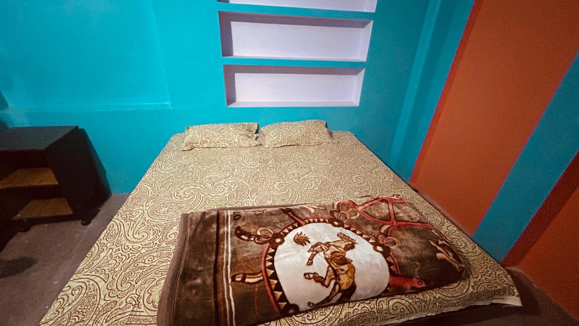 Tandon Lodge On The Ganga Ghat Homestay Varanasi Exterior photo