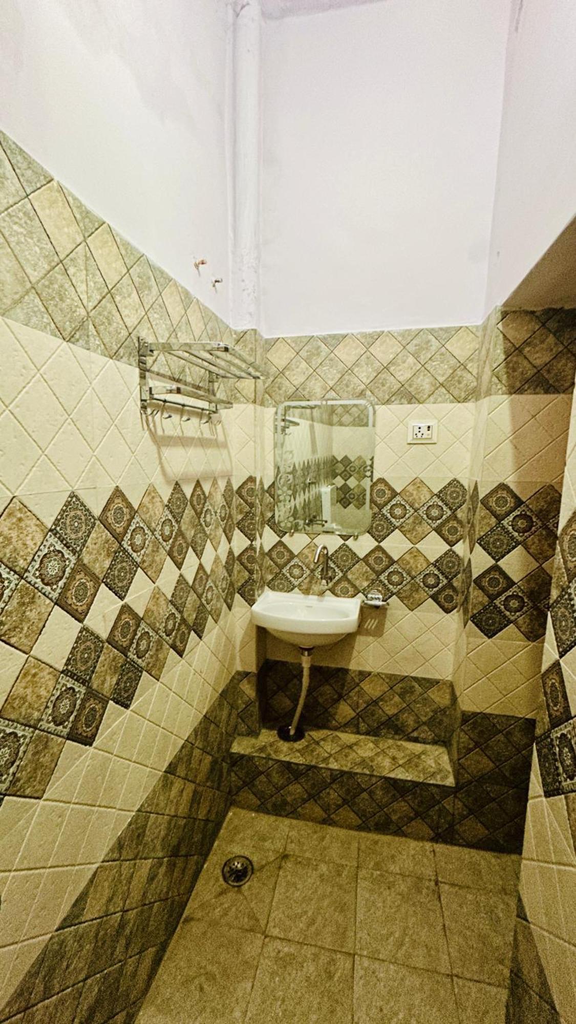 Tandon Lodge On The Ganga Ghat Homestay Varanasi Exterior photo